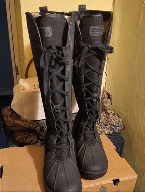 Clarks Fur And Canvas Women’s Black Lace-Up Winter Boots